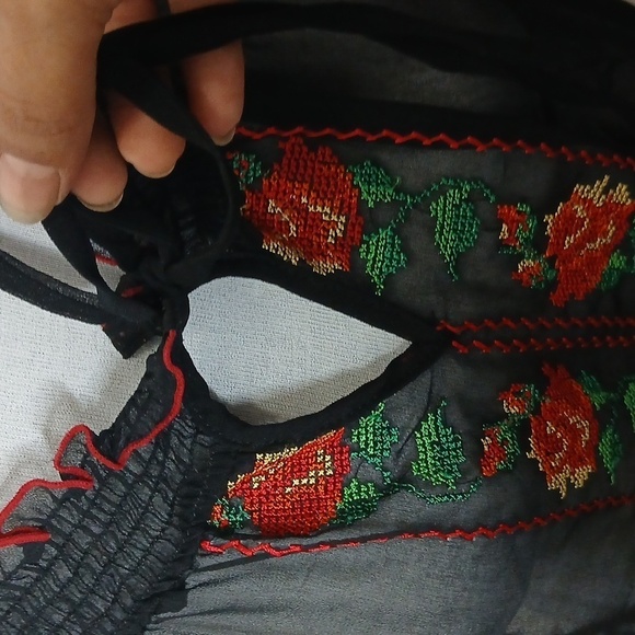 Twenty one floral scrunch  key hole sheer blouse size medium - Picture 3 of 15